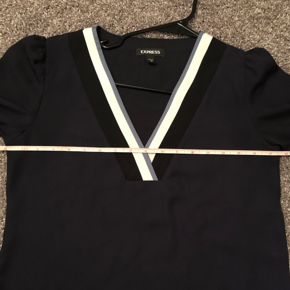 ⭐️3/$20 EXPRESS Navy Blue V-Neck Color Block Top - Picture 10 of 13